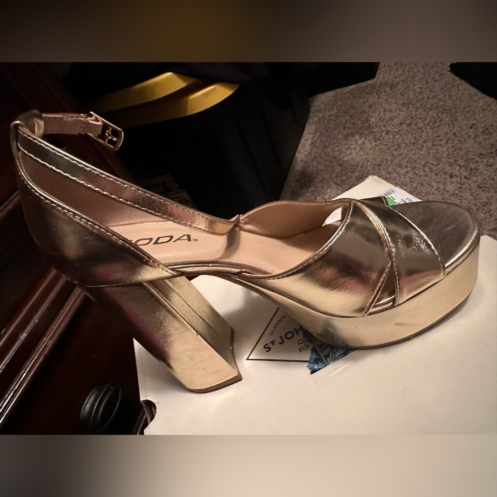 Platform heel shoes